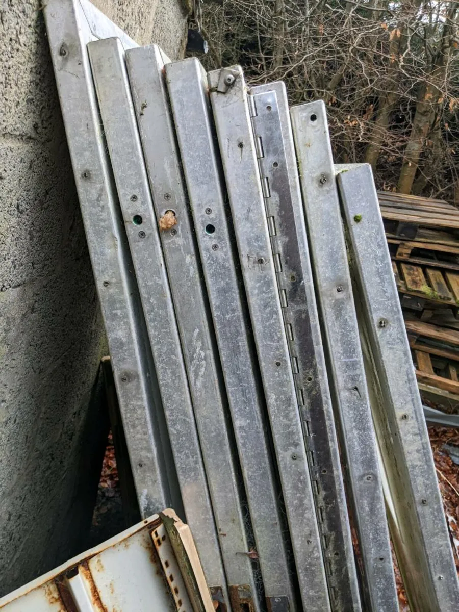 Doors and panels - Image 1