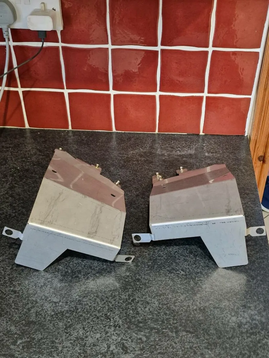 Mitsubishi evo 5 spoiler brackets - Image 1