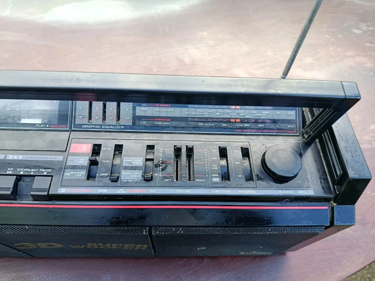 Hitachi 3D super woofer working perfectly 1990s - Image 3