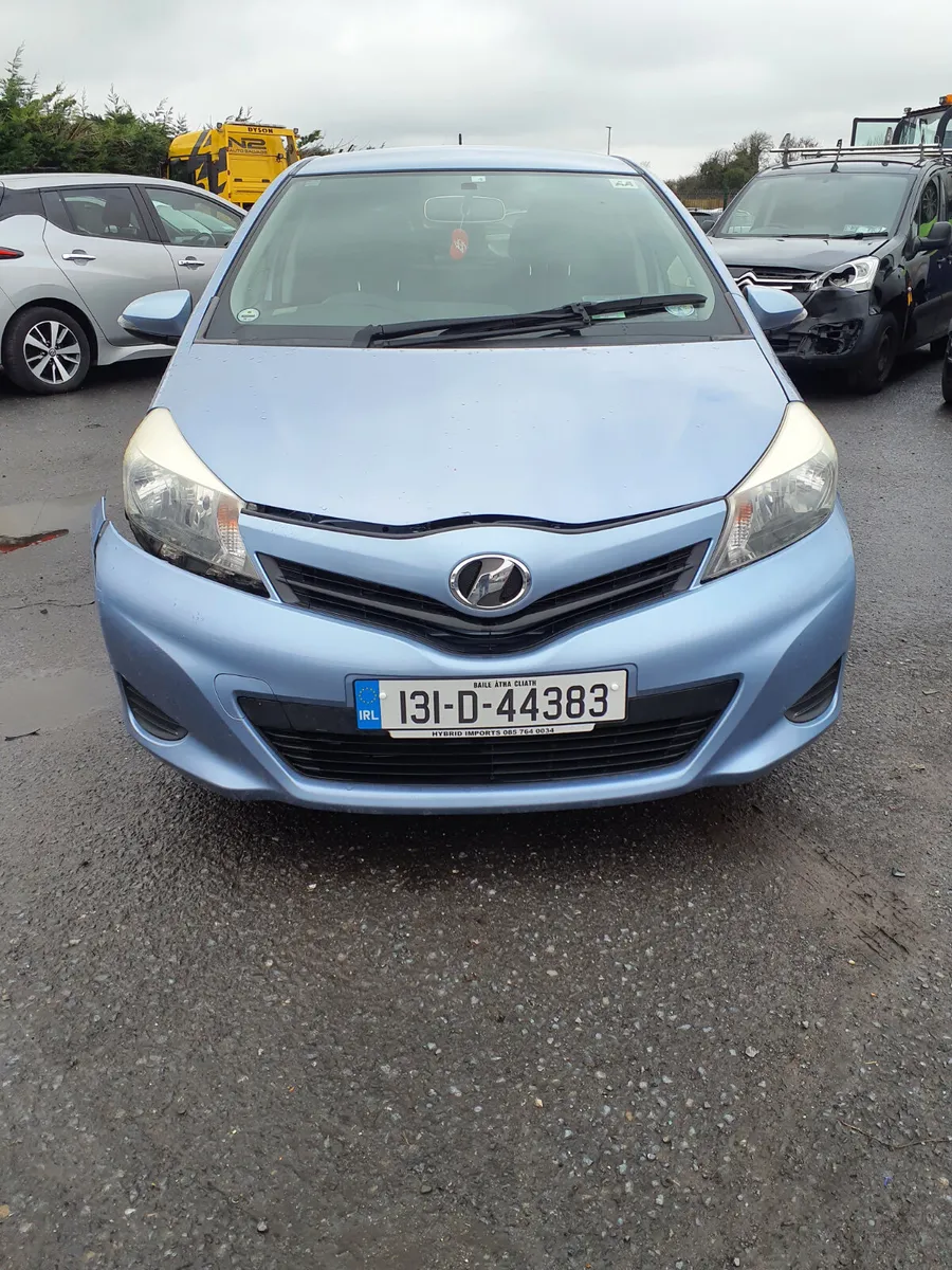 Toyota vitz 2013 Automatic light damage - Image 1