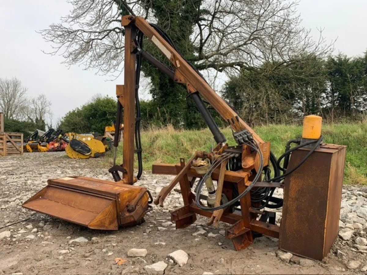 MCCONNEL PA32 RH CUT HEDGER : 11018806 - Image 1