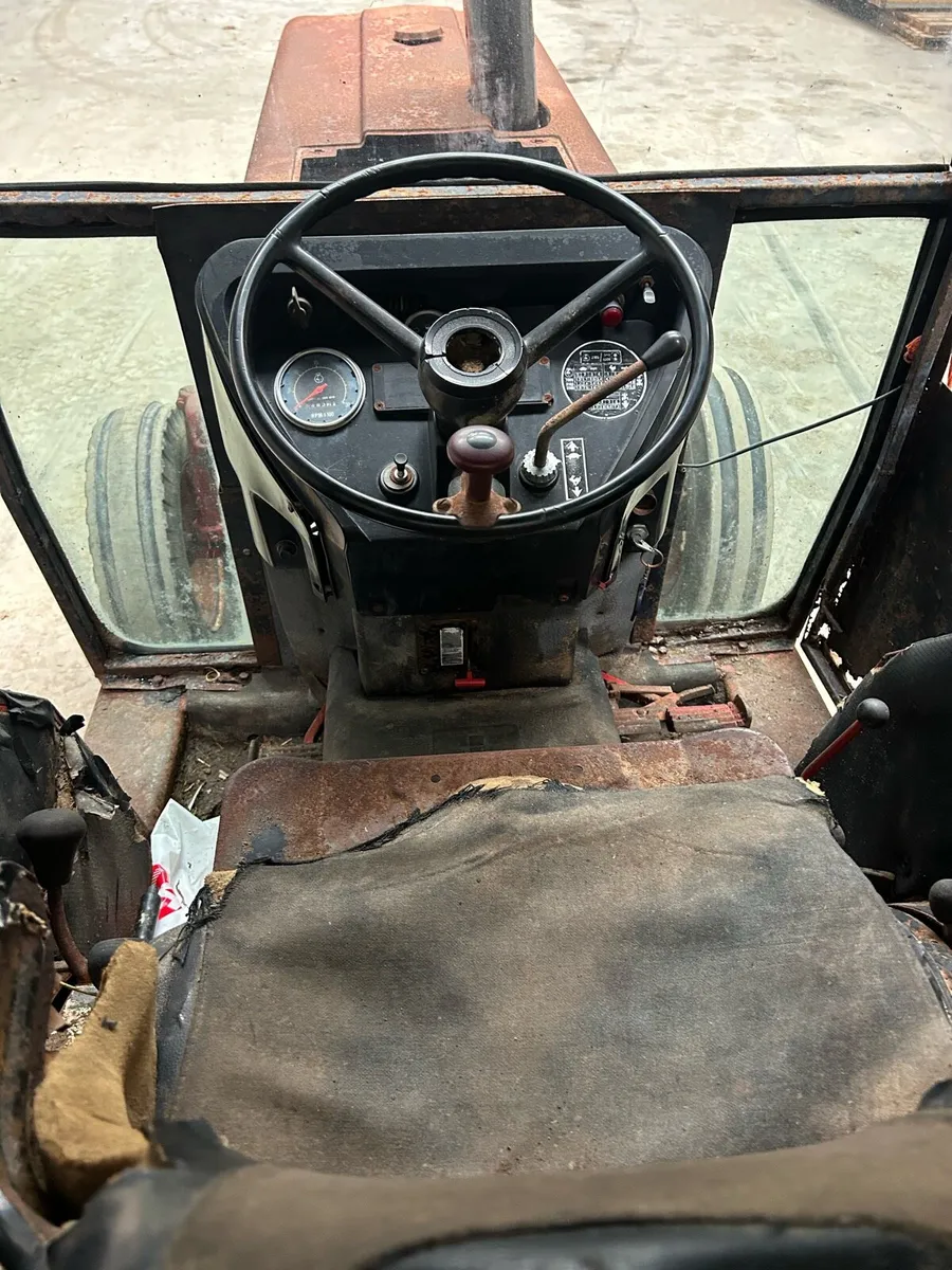 International 584 One Owner Tractor - Image 4