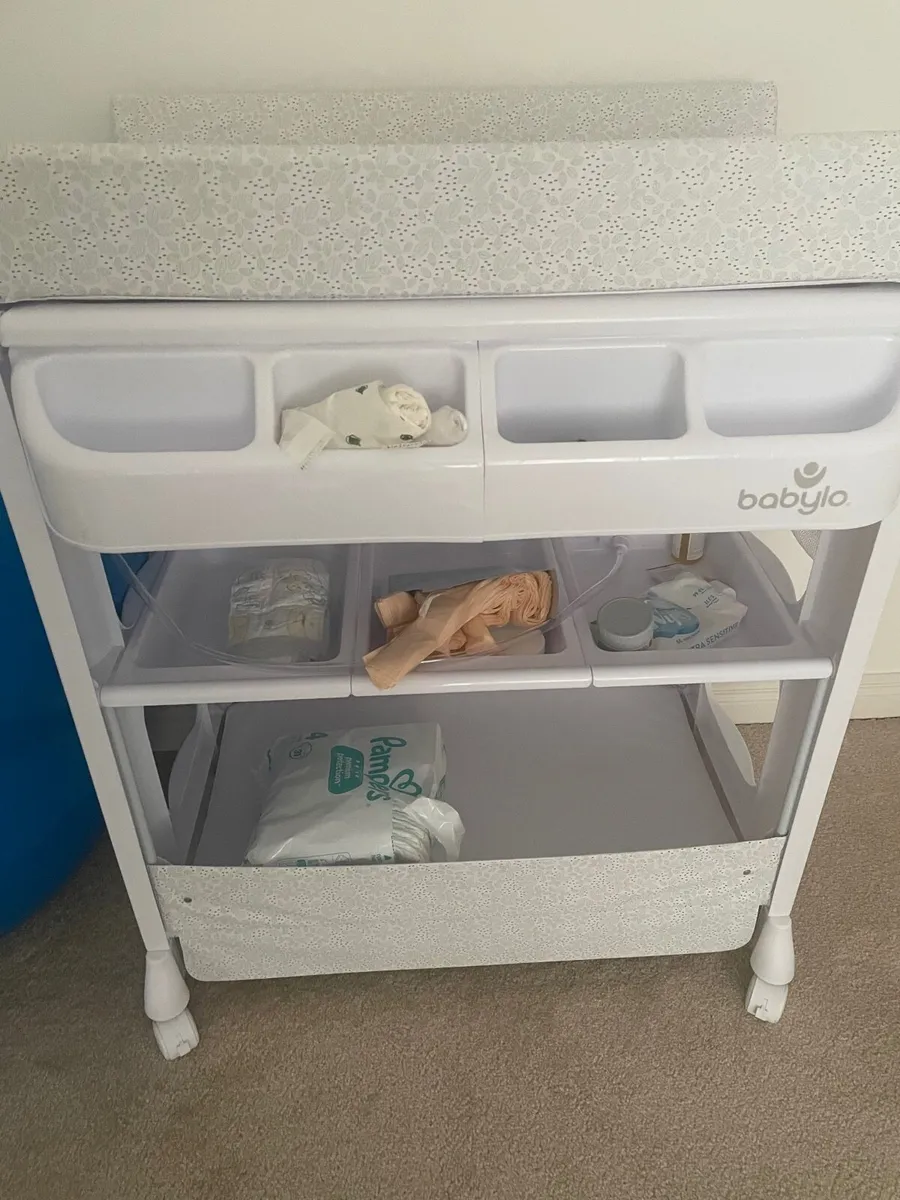 Baby equipment - Image 1
