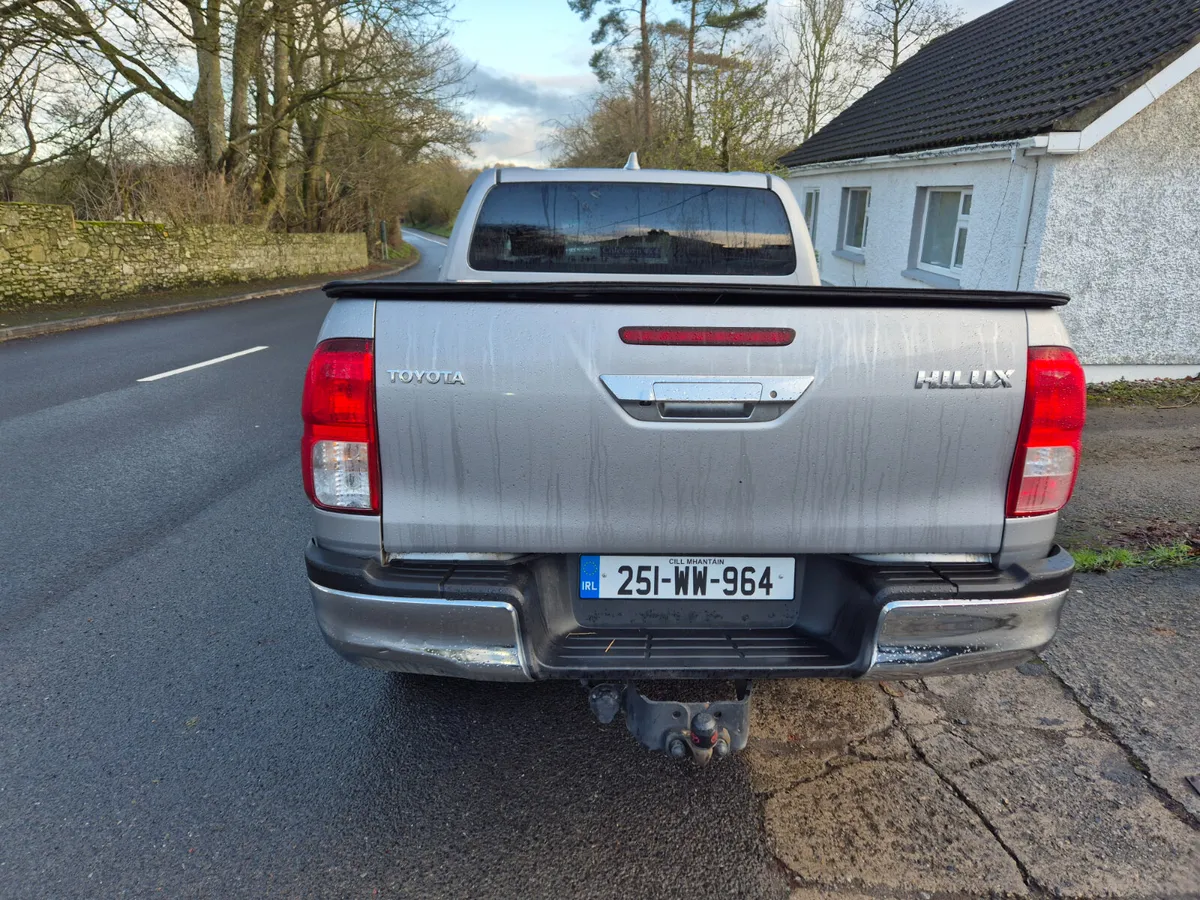 Toyota Hilux 2025 - Image 3