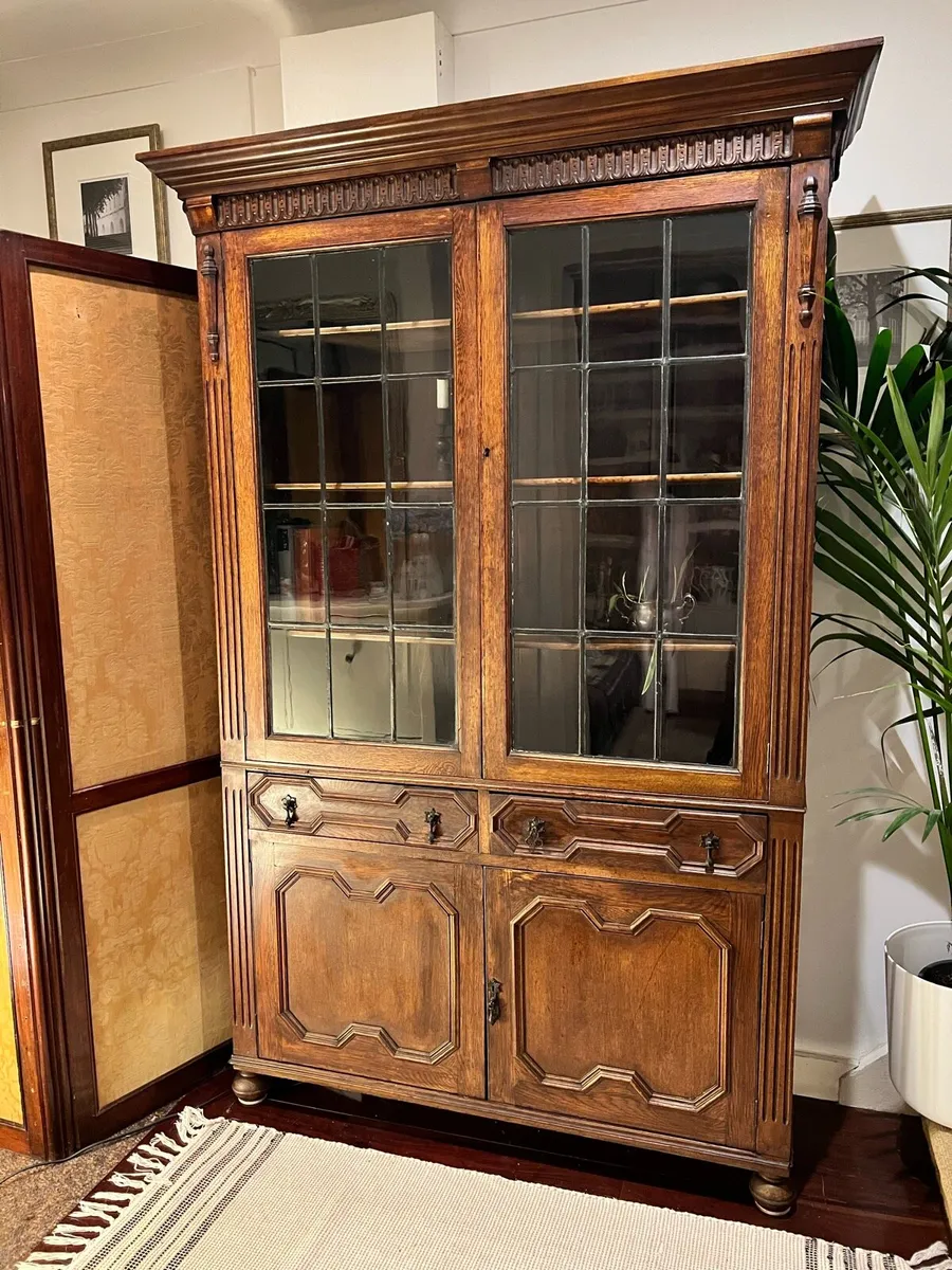 Antique oak cabinet - Image 1
