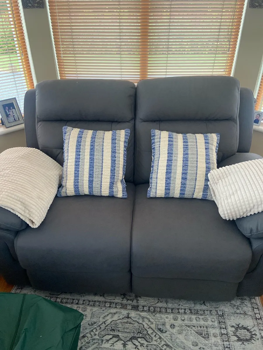 2 seater manual recliner - Image 2