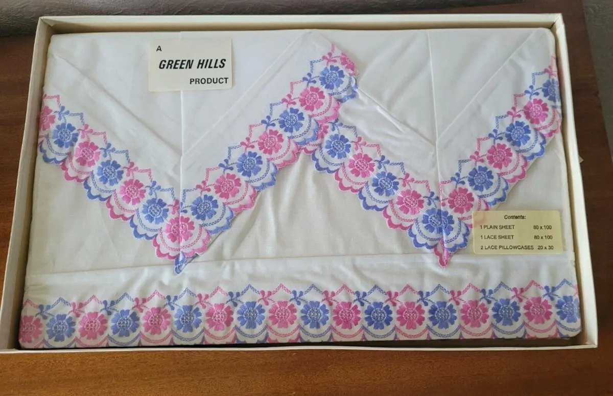 Vintage Irish Green Hills Double bed sheets set - Image 2