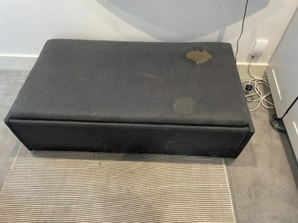 Pull out couch/bed - Image 1