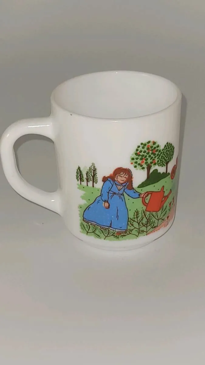 Vintage Arcopal child's mug - Image 3