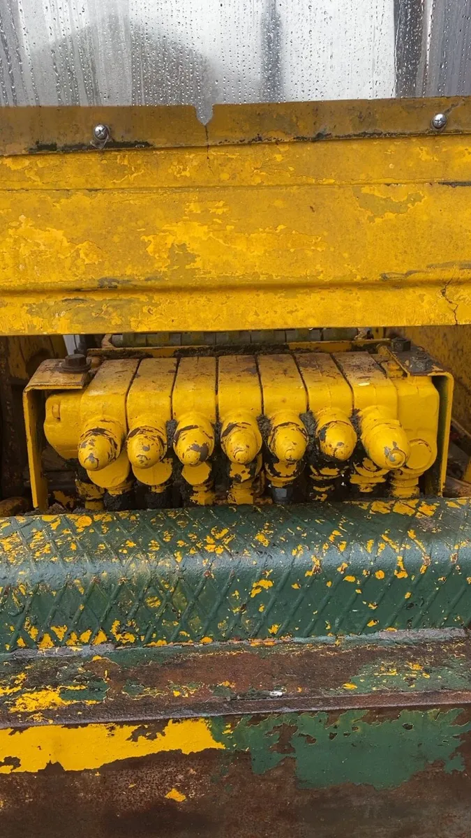 Chest valve for Massey Ferguson 50b - Image 2