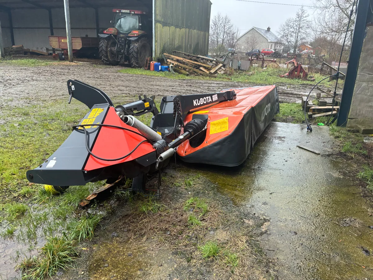 2018 kubota 3032 centre pivot mower - Image 3