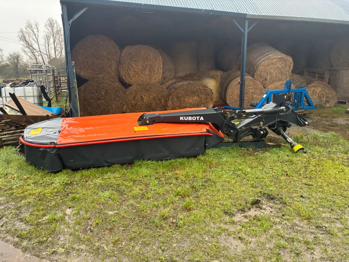 2018 kubota 3032 centre pivot mower - Image 1