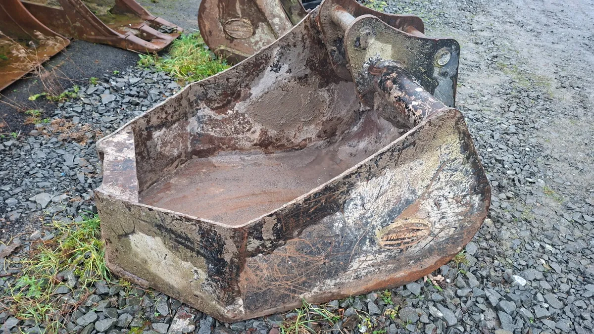 Strickland concrete bucket on 65mm pins - Image 1