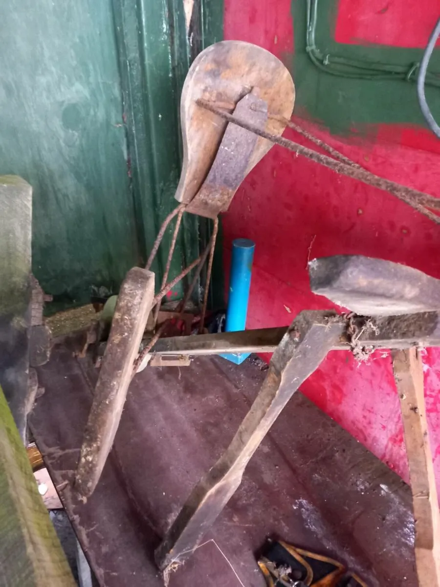 Collection of antique farm machanery - Image 3