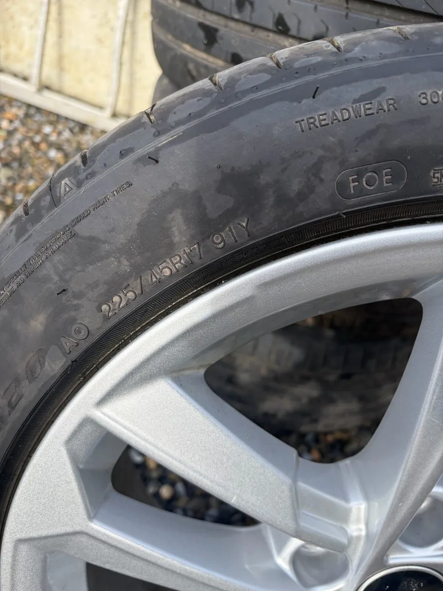 2 Sets of alloys with tyres - Image 2