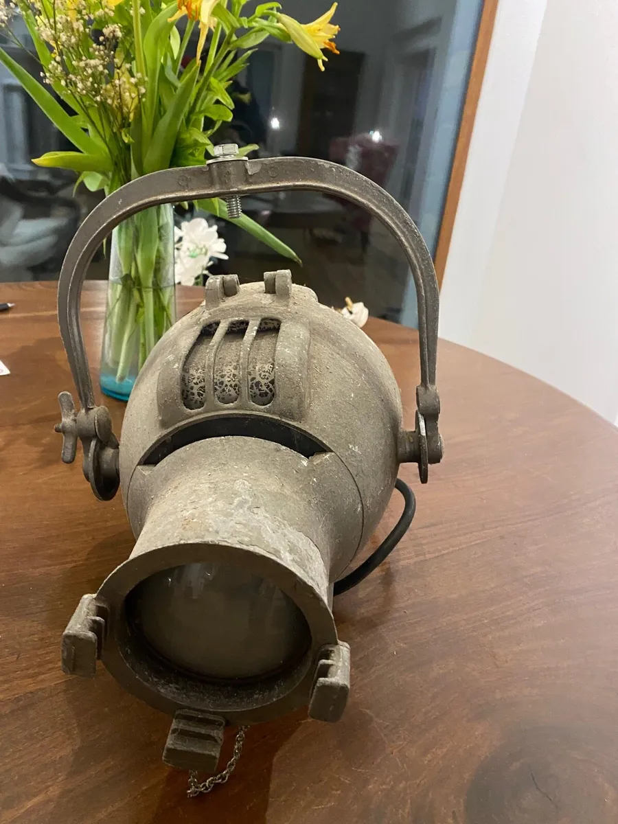 Old theatre lights - Image 1