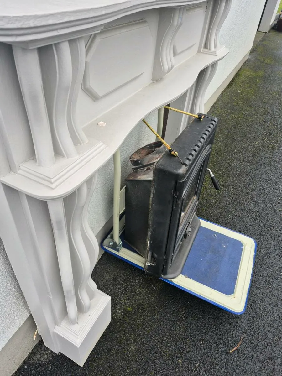 Inset Stove and Mantle - Image 3