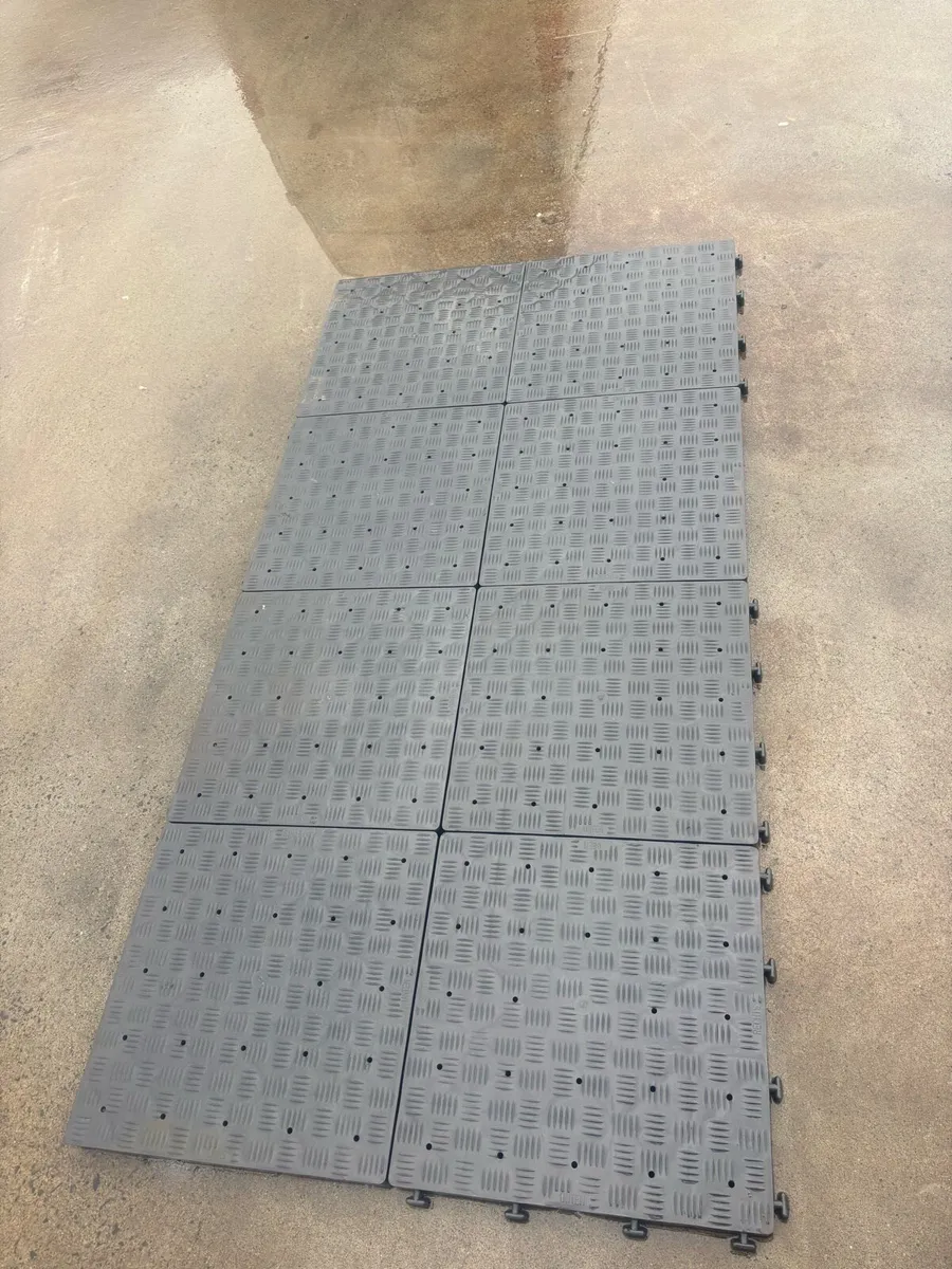 Plastic flooring - Image 2