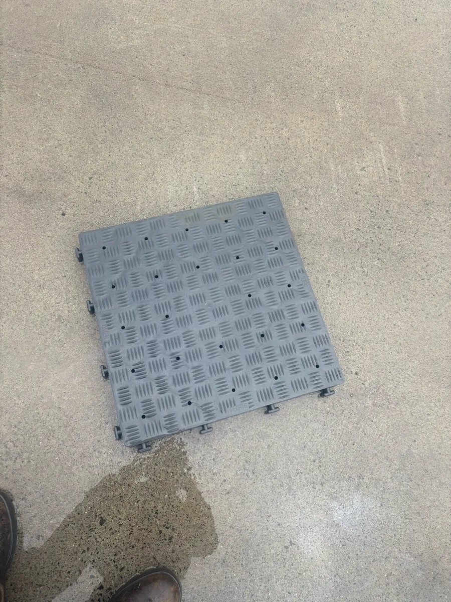 Plastic flooring - Image 3