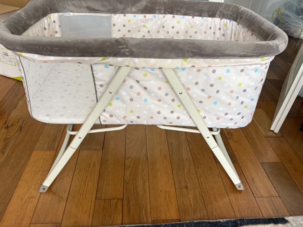 Next to me travel crib - Image 1