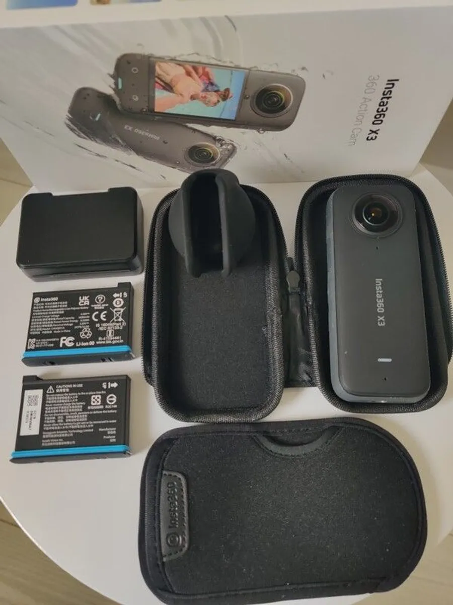 Insta360 X3 + Invisible Dive Case & Extras - Image 1