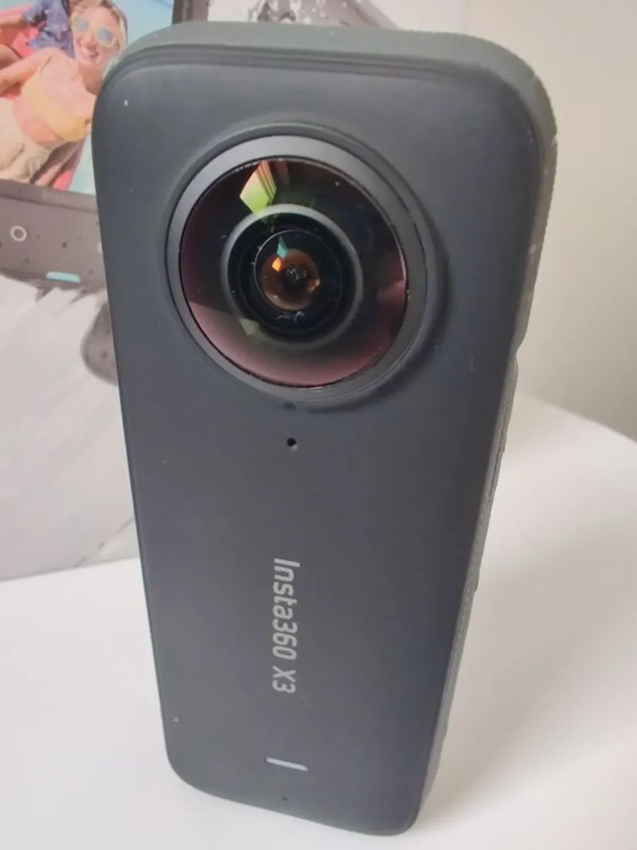 Insta360 X3 + Invisible Dive Case & Extras - Image 2