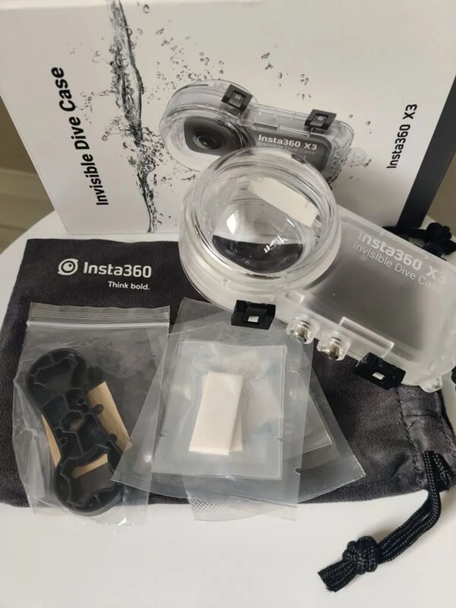 Insta360 X3 + Invisible Dive Case & Extras - Image 4