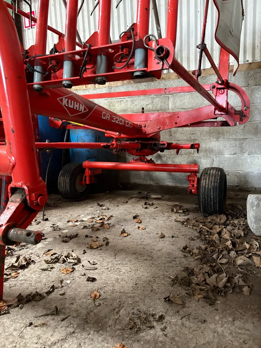 Kuhn Single Rotator Hay Rake - Image 3