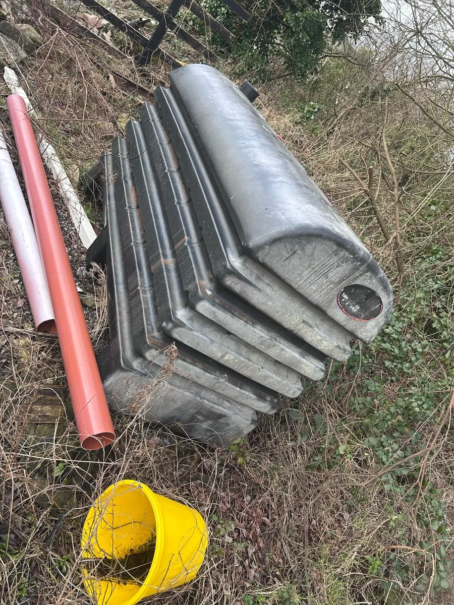 Oil tanks x 2 FREE - Image 1