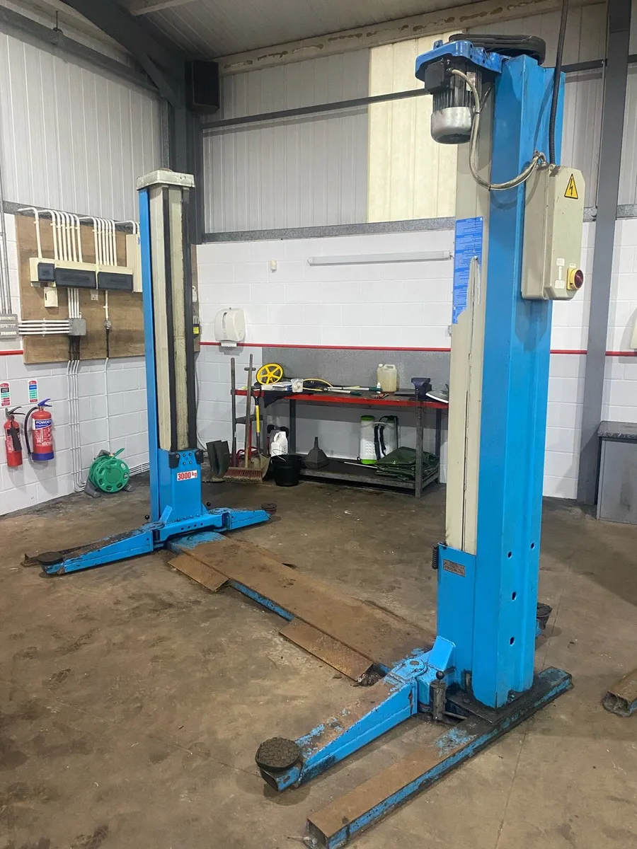 Italian 3 tonne screw lift - Image 4