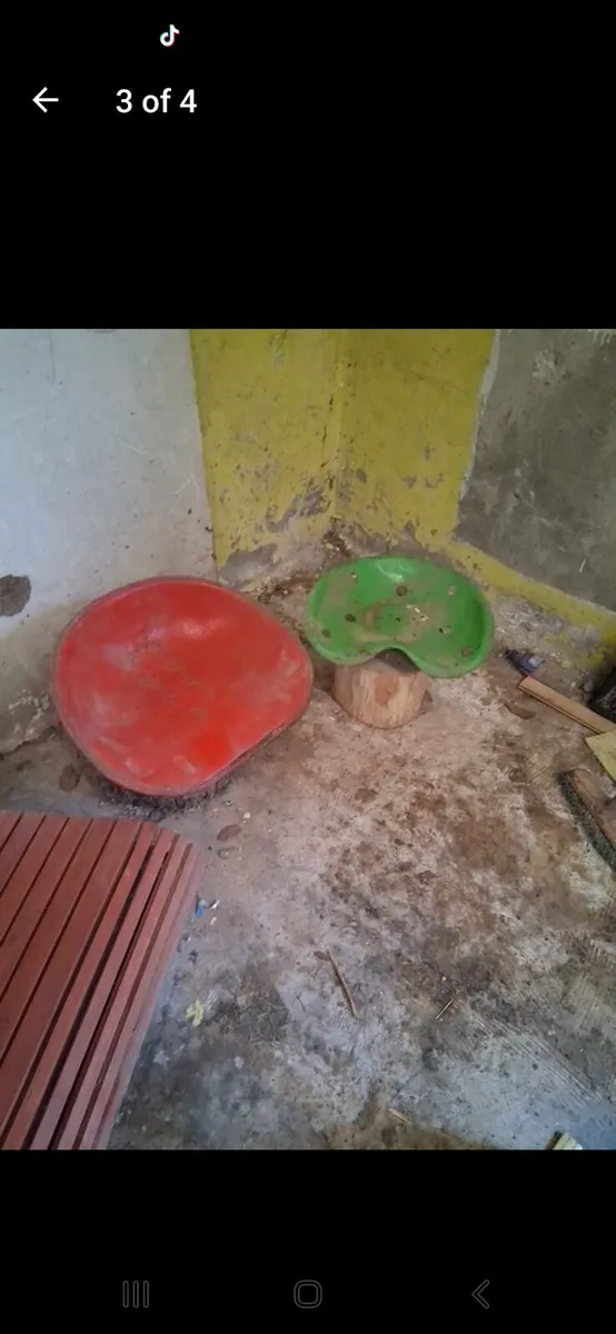 Garden swing seat and two seats - Image 3