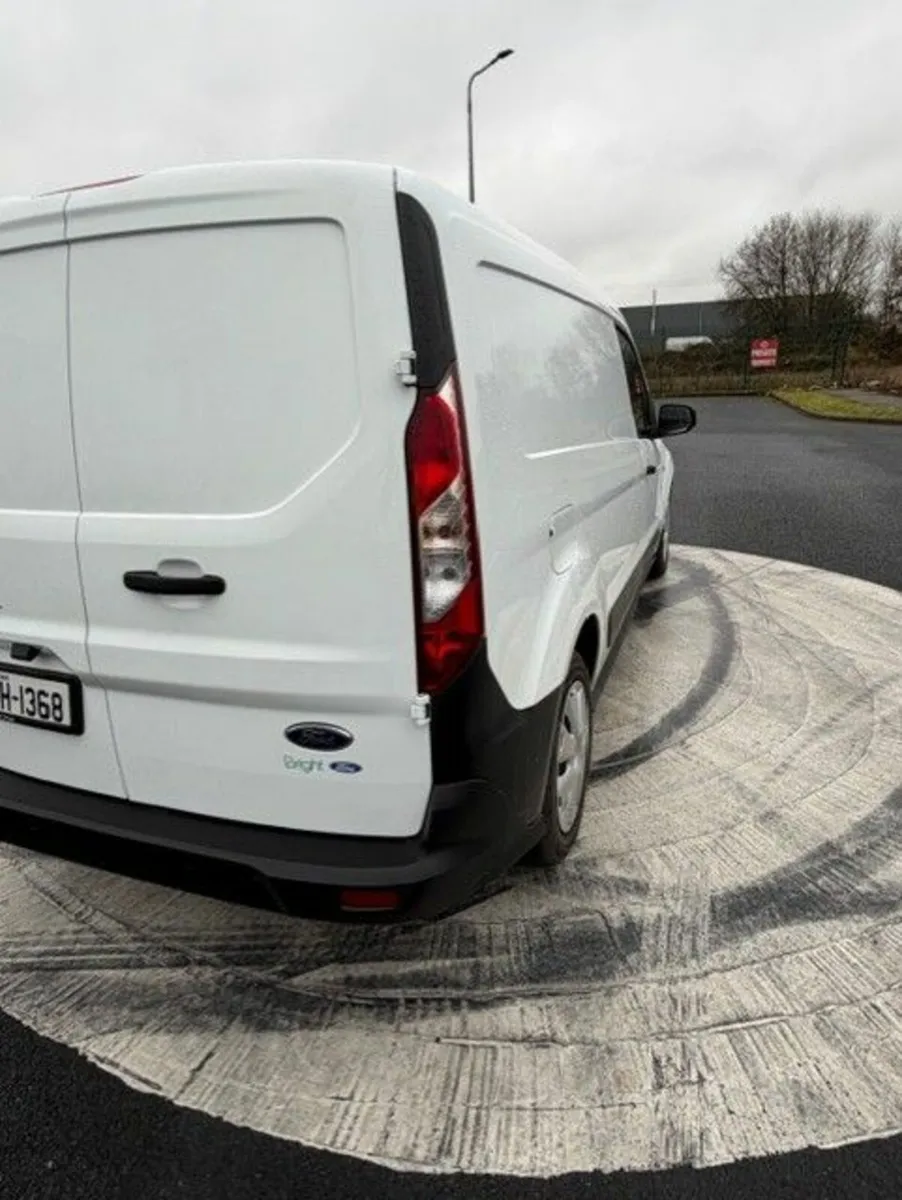 Ford Transit Connect 1.5 Diesel 3 Seater LWB 2022 - Image 2