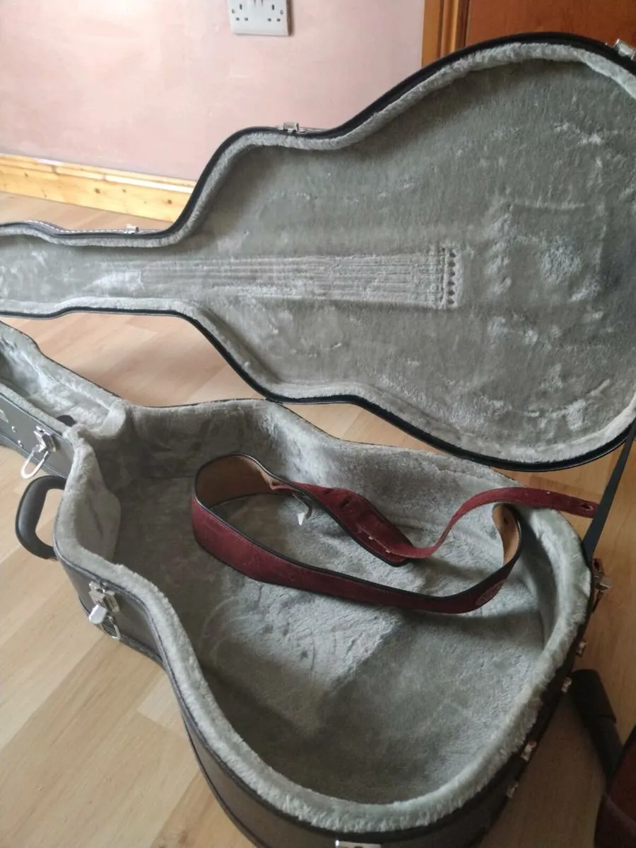 Fender guitar with equipment - Image 2