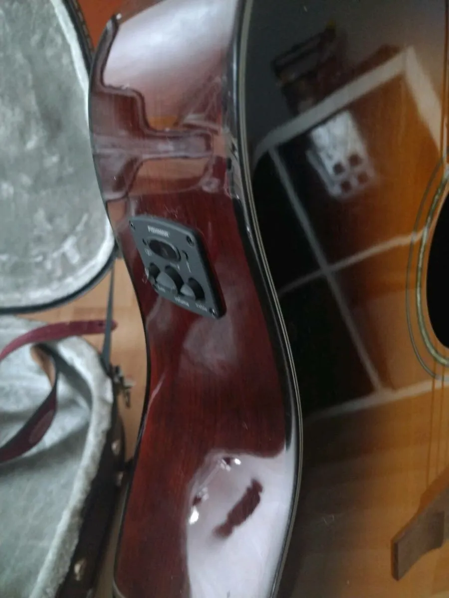 Fender guitar with equipment - Image 3