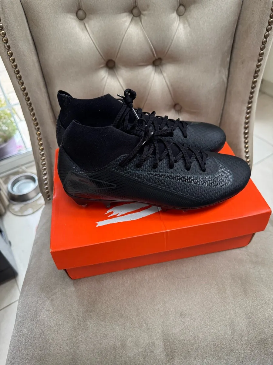 Nike Boots new - Image 2