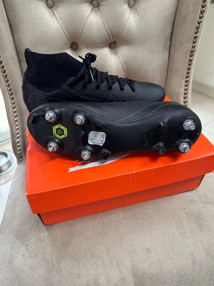 Nike Boots new - Image 3