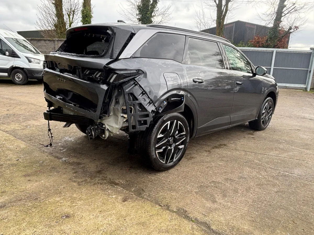 2025 Peugeot 5008 - Image 4