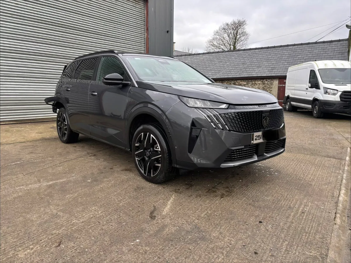 2025 Peugeot 5008 - Image 1