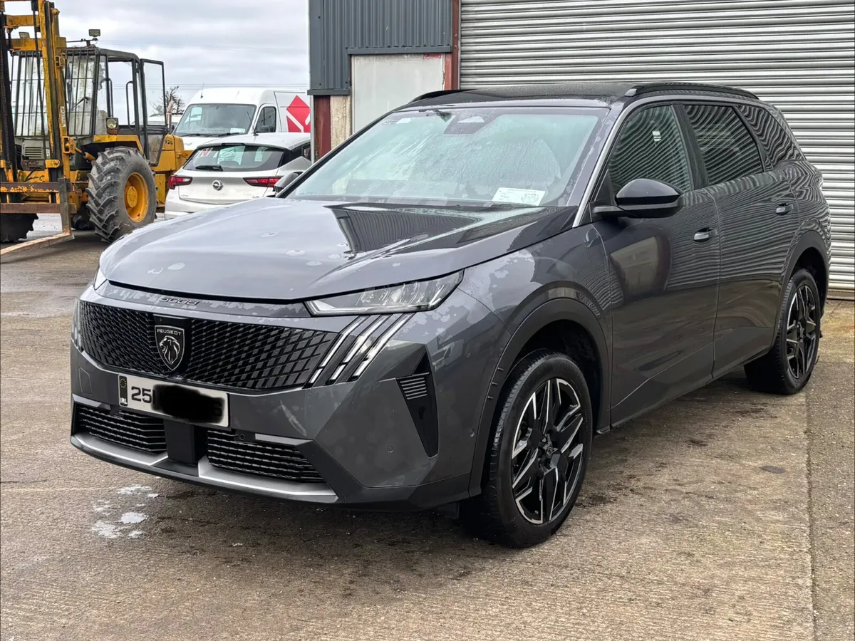 2025 Peugeot 5008 - Image 2