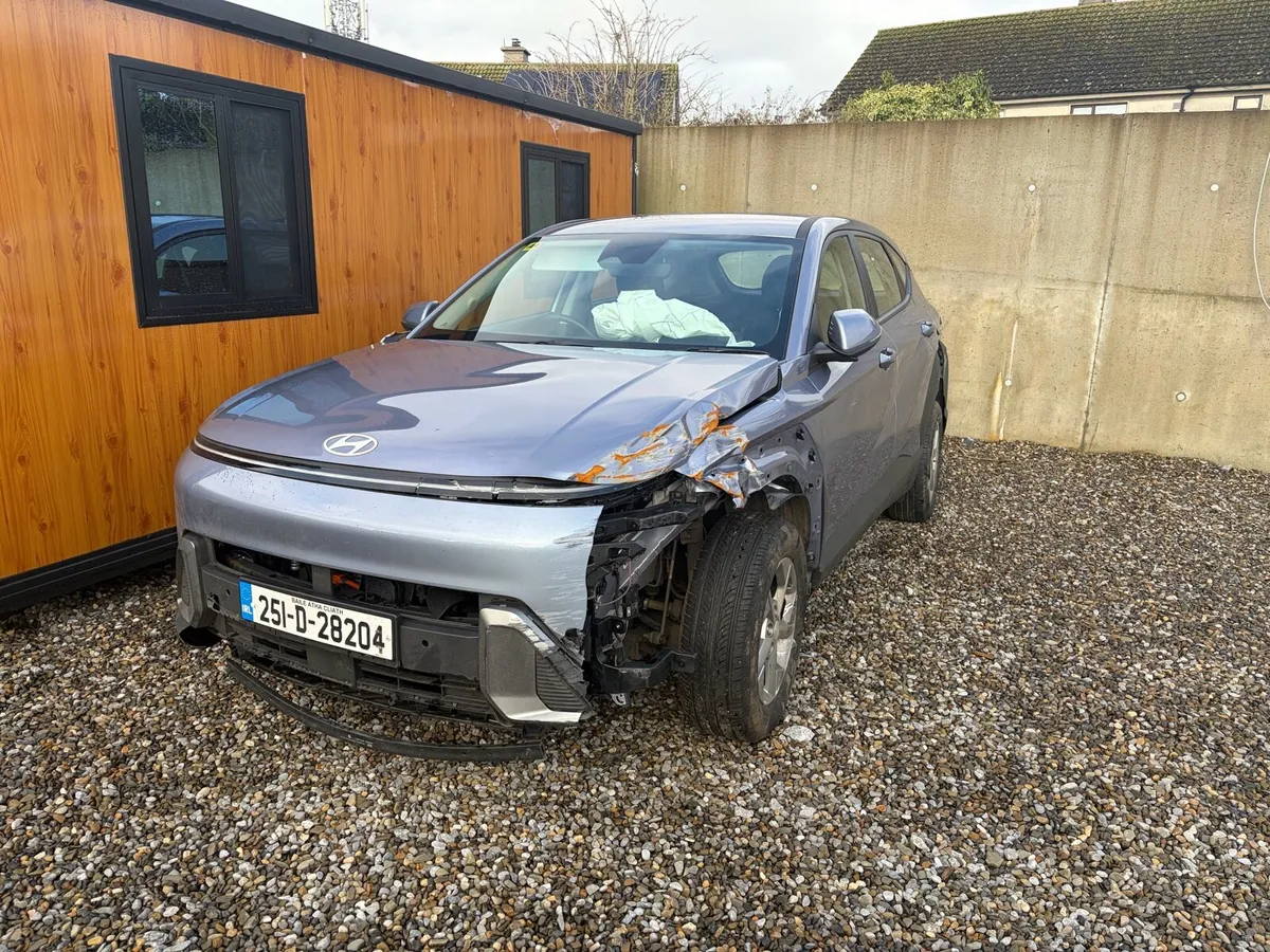 2025 Hyundai kona hybrid damaged - Image 2