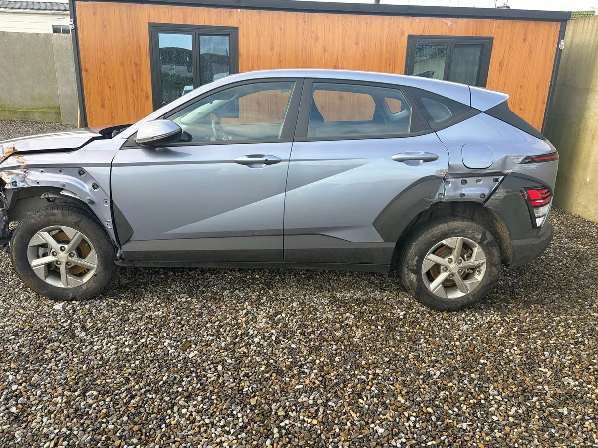 2025 Hyundai kona hybrid damaged - Image 3