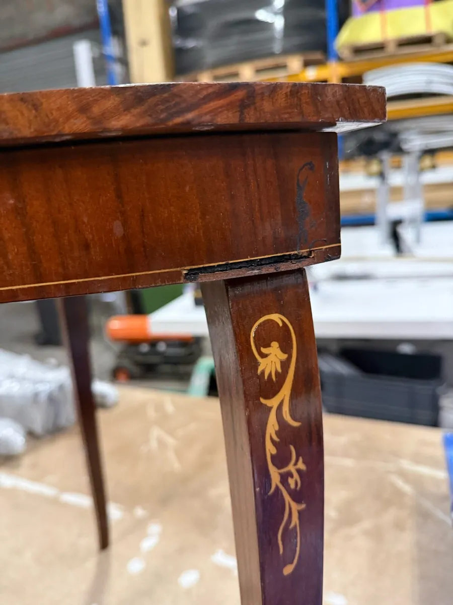 Wood inlay music box table - Image 4