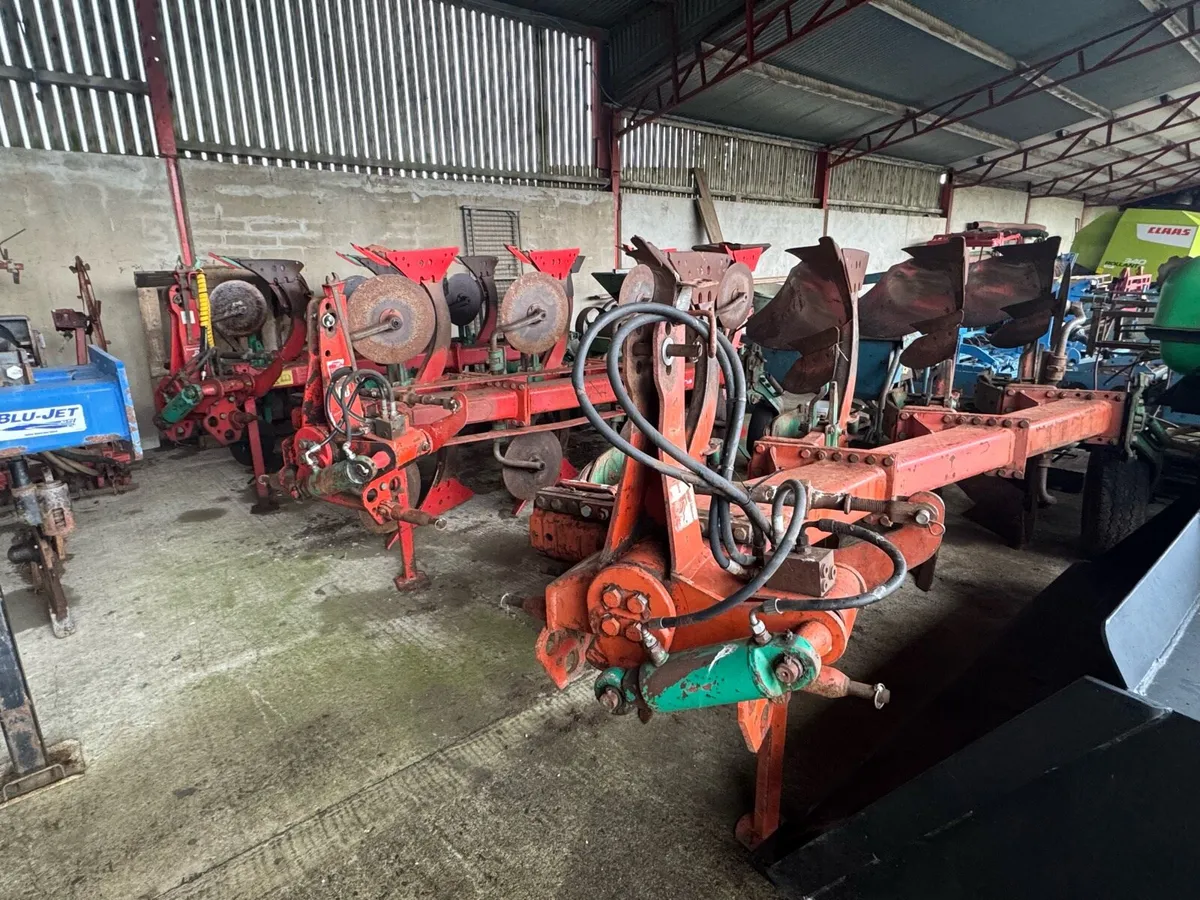 Selection 14” Reversible Kverneland Ploughs - Image 1