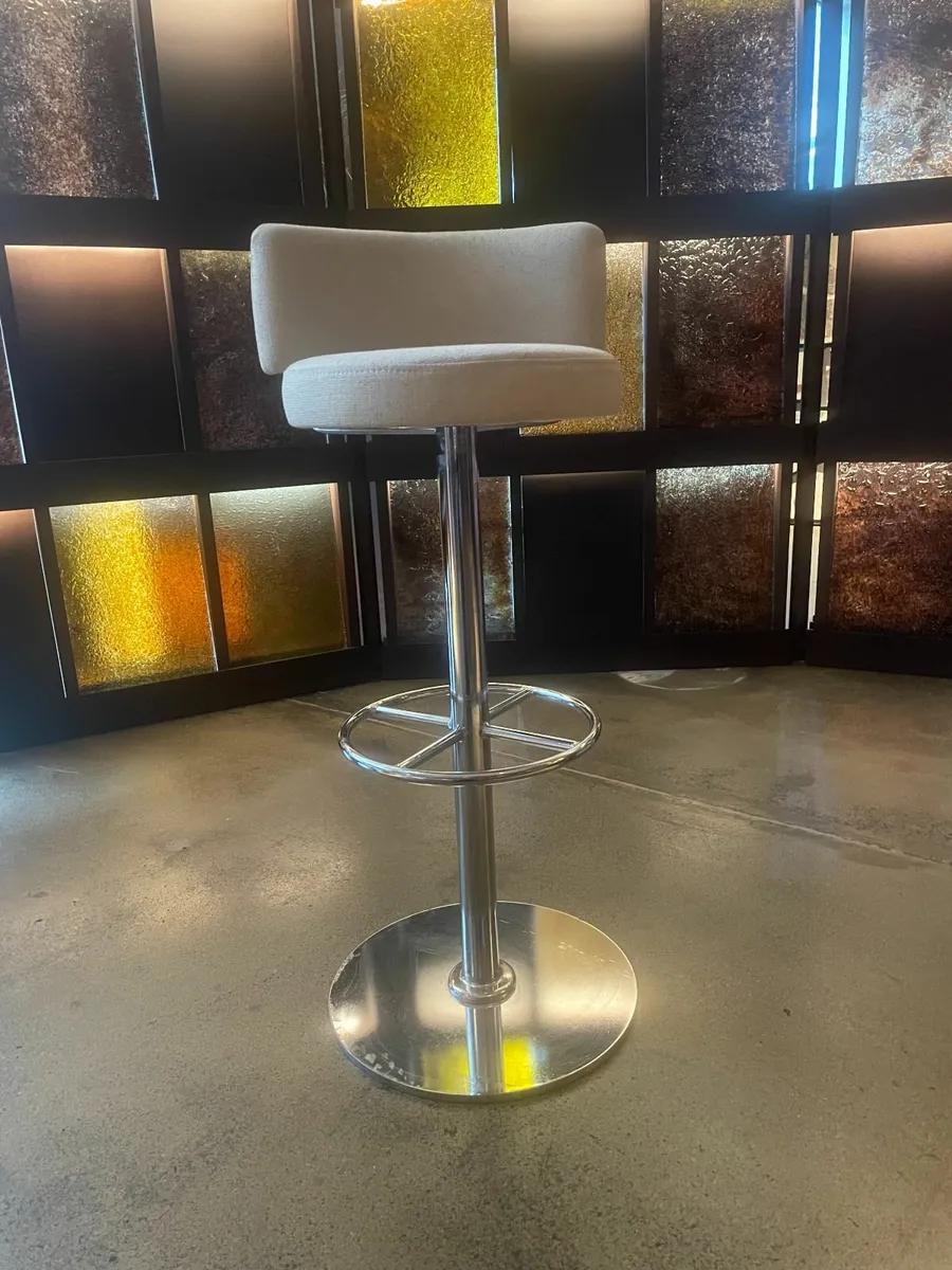 barely used restaurant furniture - Image 2