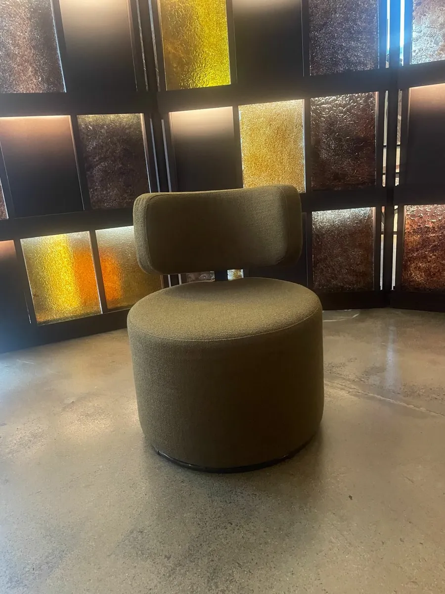 barely used restaurant furniture - Image 4