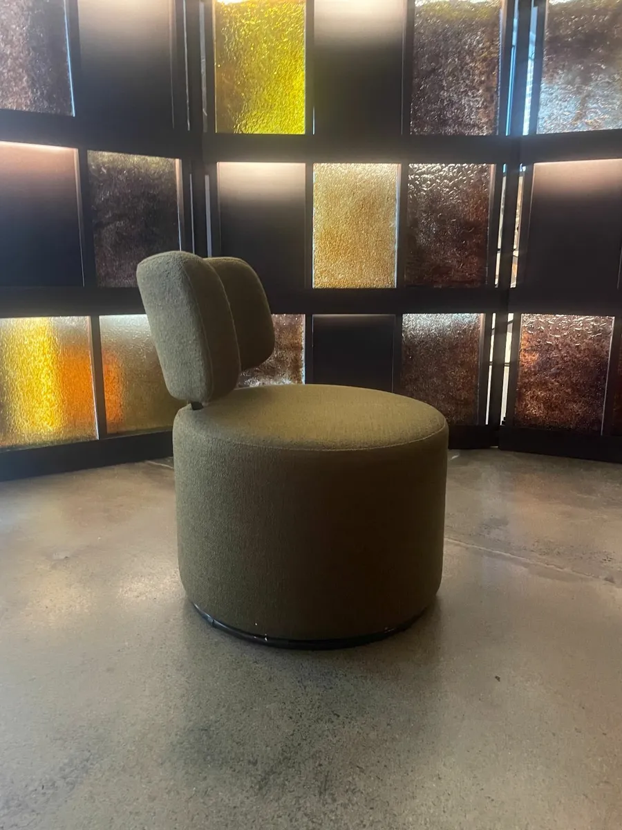 barely used restaurant furniture - Image 3