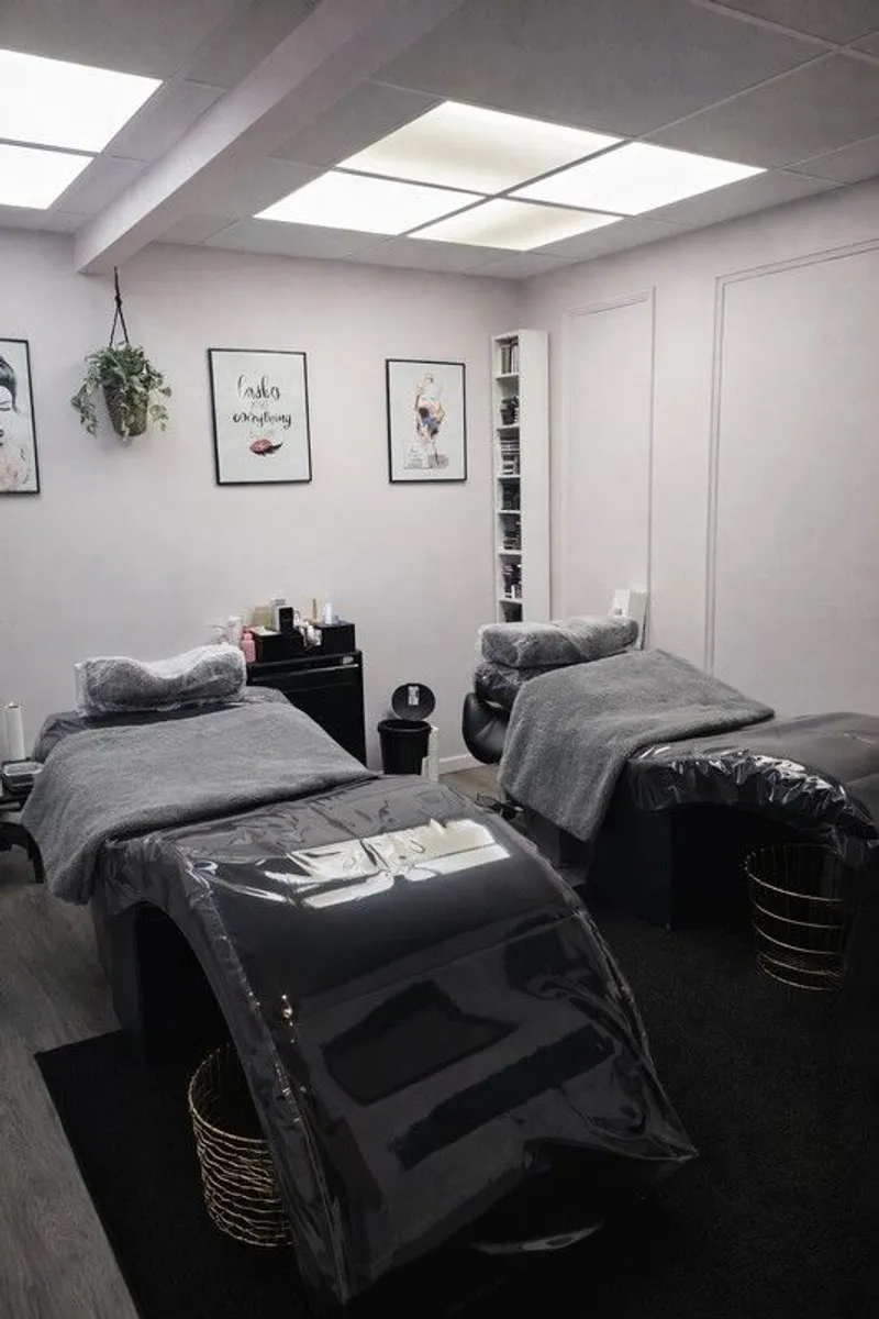 Beauty salon station rental - Image 4