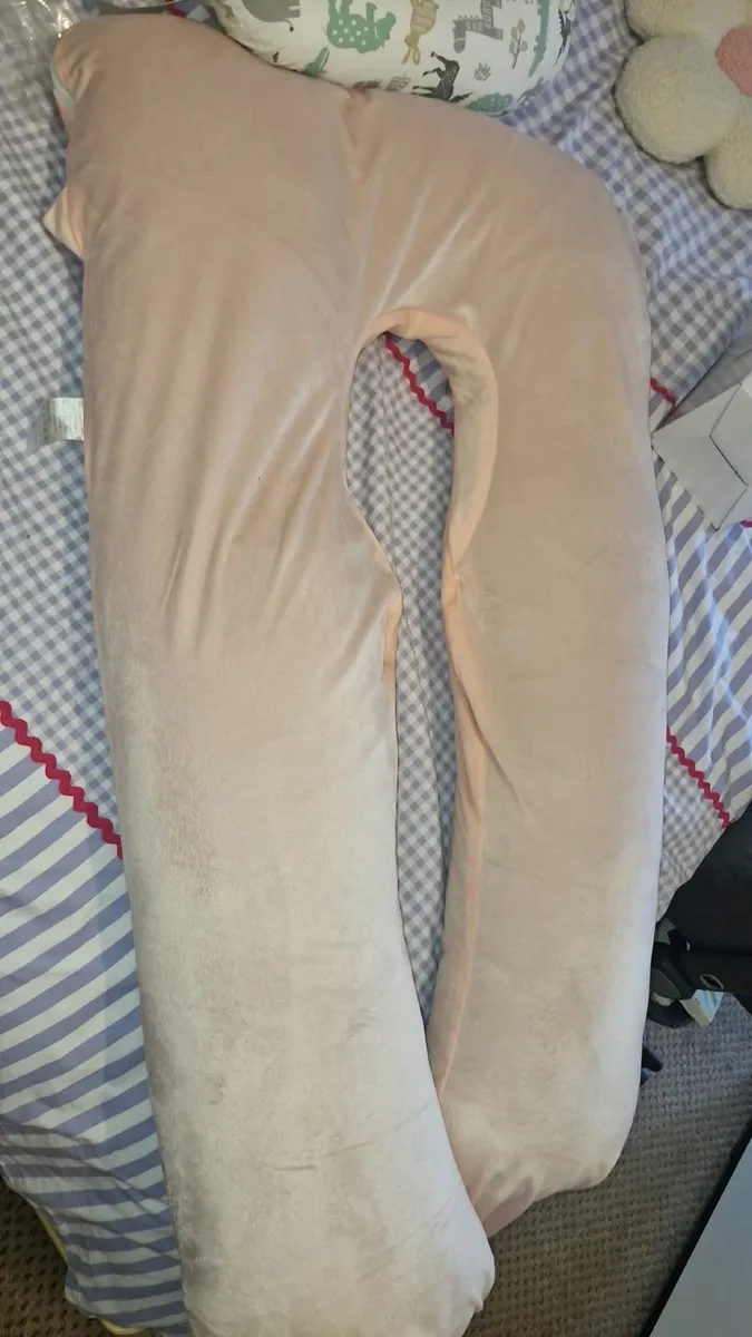 Pregnancy pillow