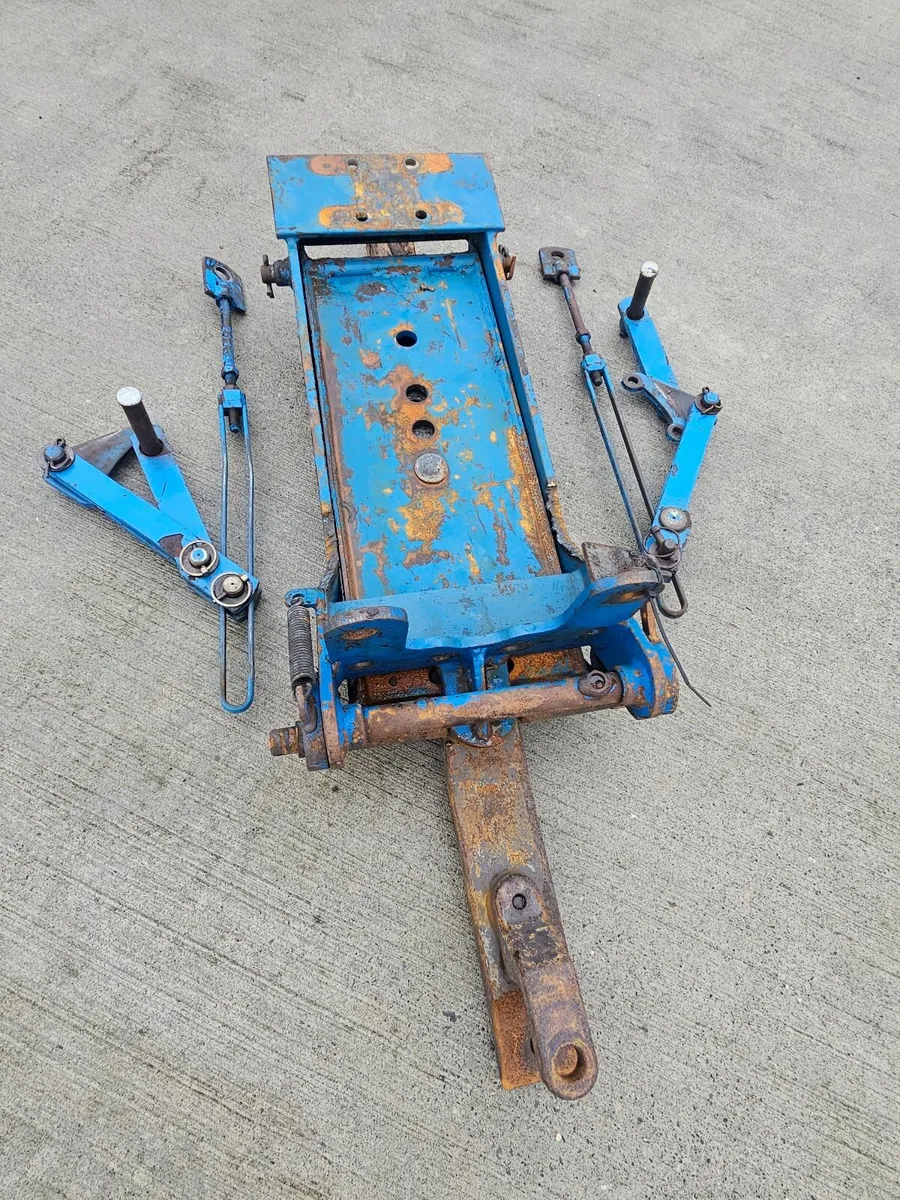 Ford tractor hitch - Image 1