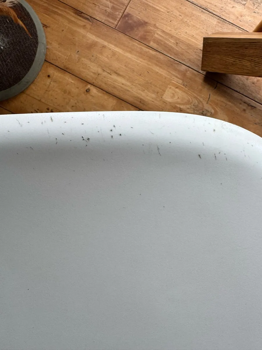 Kitchen table and chairs - Image 3